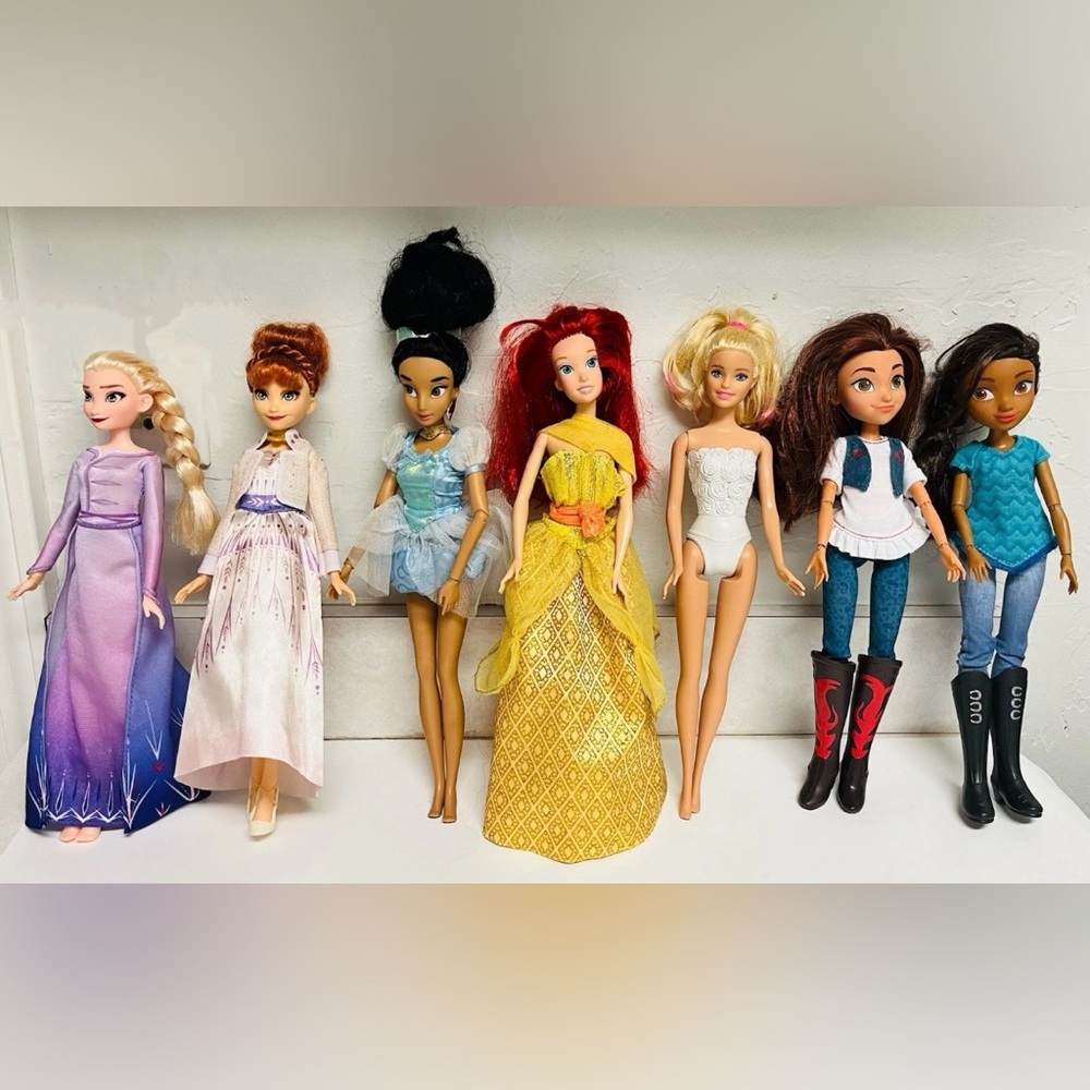 7 Disney Frozen Fashion Doll Set